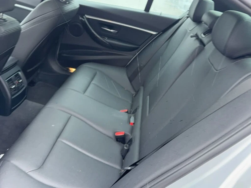 BMW 330 xDrive* АвтоКредит* (Цена до БГ) , снимка 11 - Автомобили и джипове - 53560434