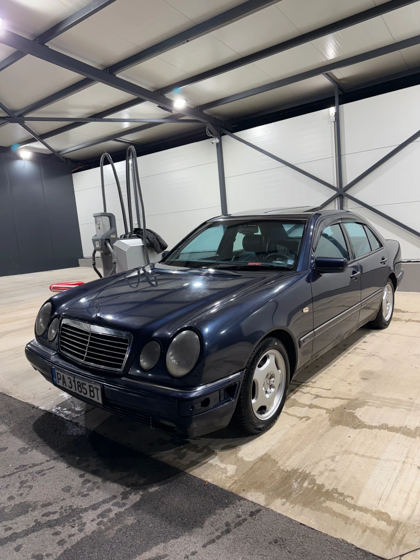 Mercedes-Benz E 200 LPG, снимка 1