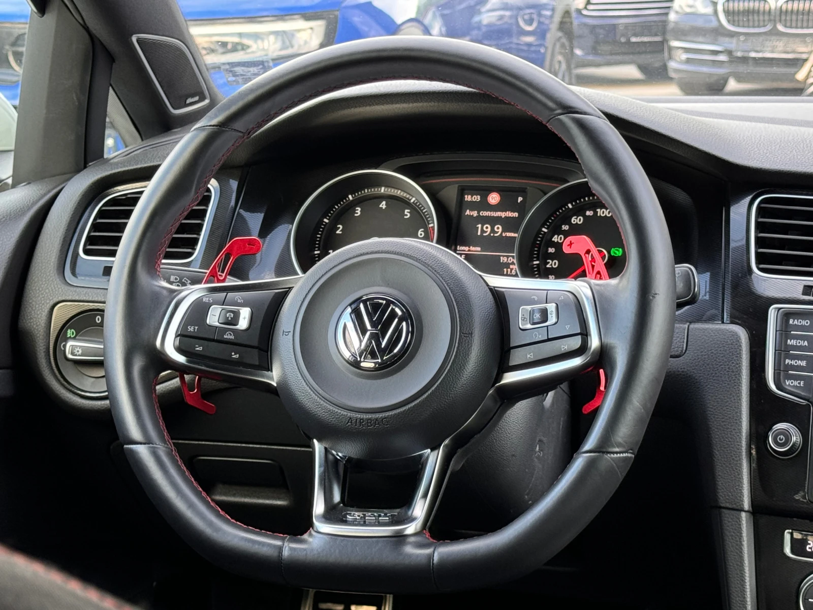 VW Golf GTI* 2.0TSI* CAMERA* РЕГИСТРИРАН - изображение 7