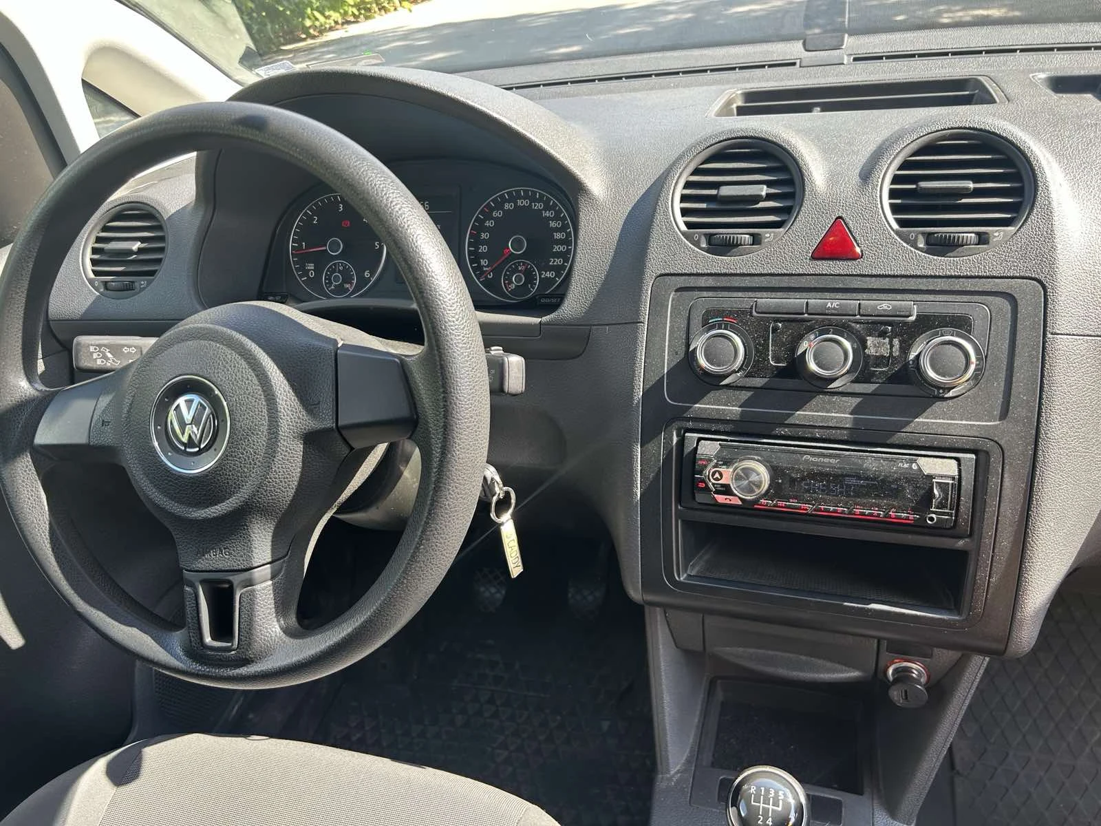 VW Caddy  - изображение 7