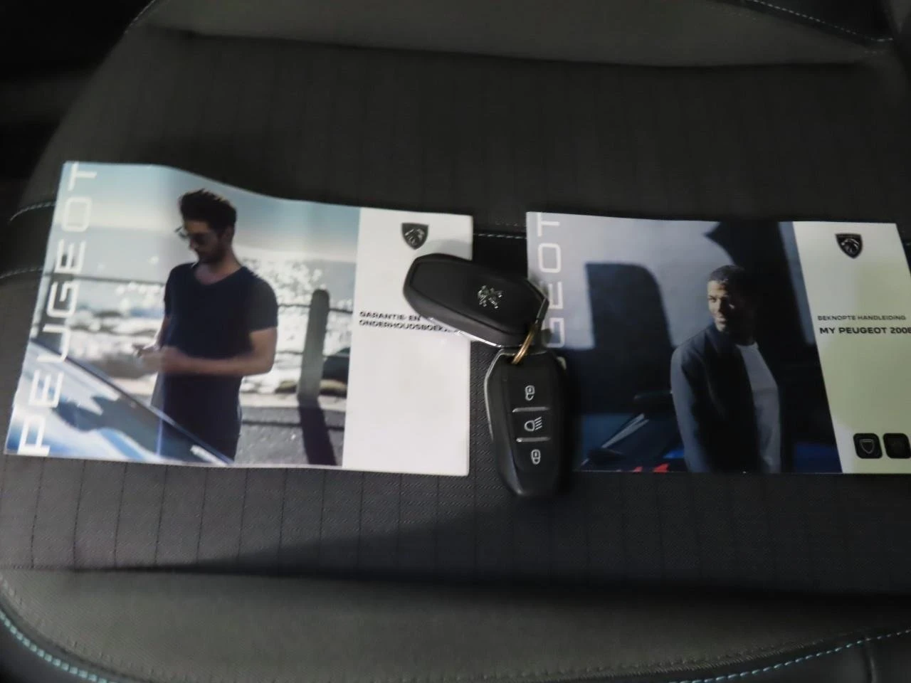 Peugeot 2008 Allure 3D новия автомат Дистроник Carplay Navi LED - изображение 6