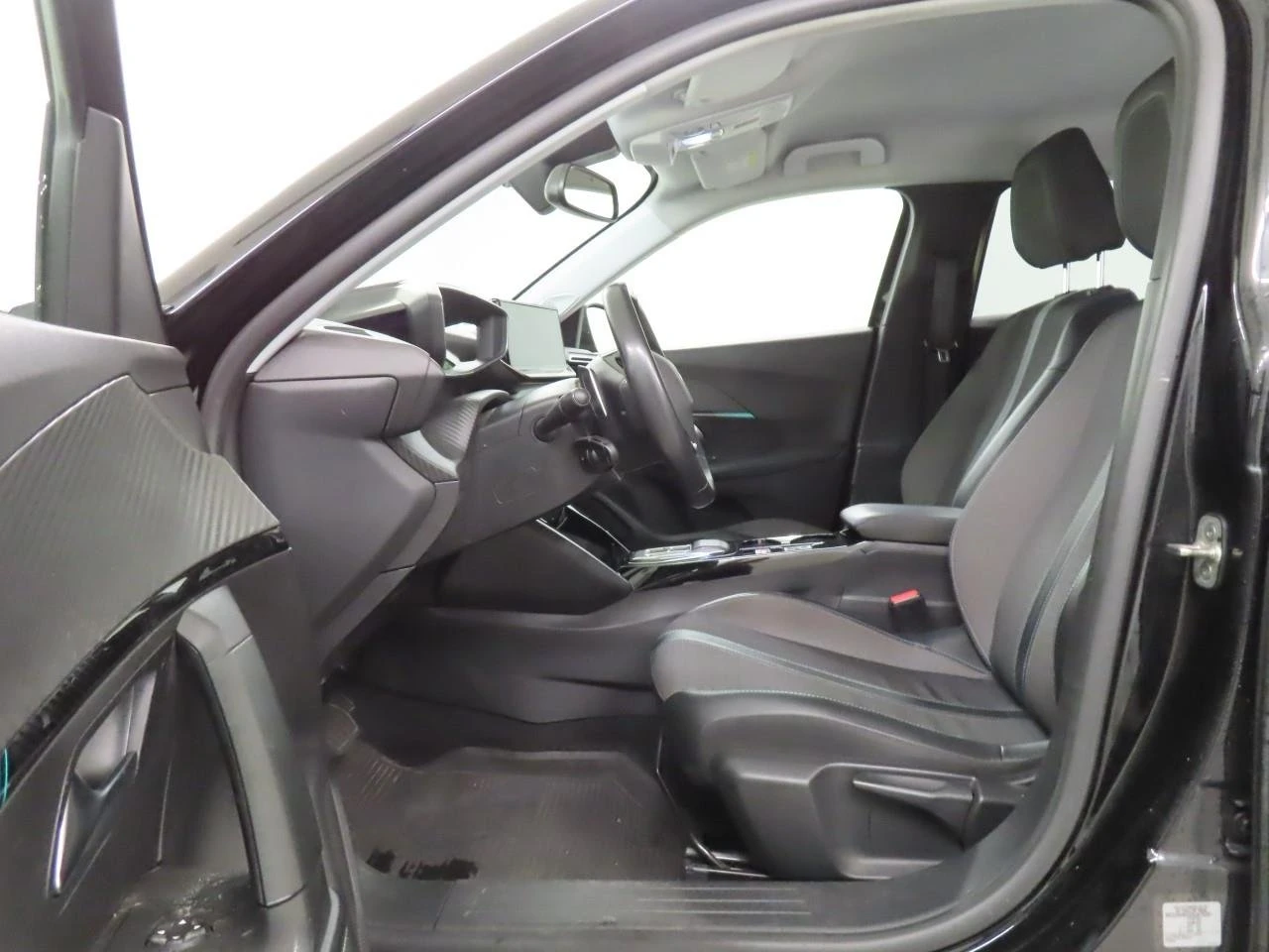 Peugeot 2008 Allure 3D новия автомат Дистроник Carplay Navi LED - изображение 4