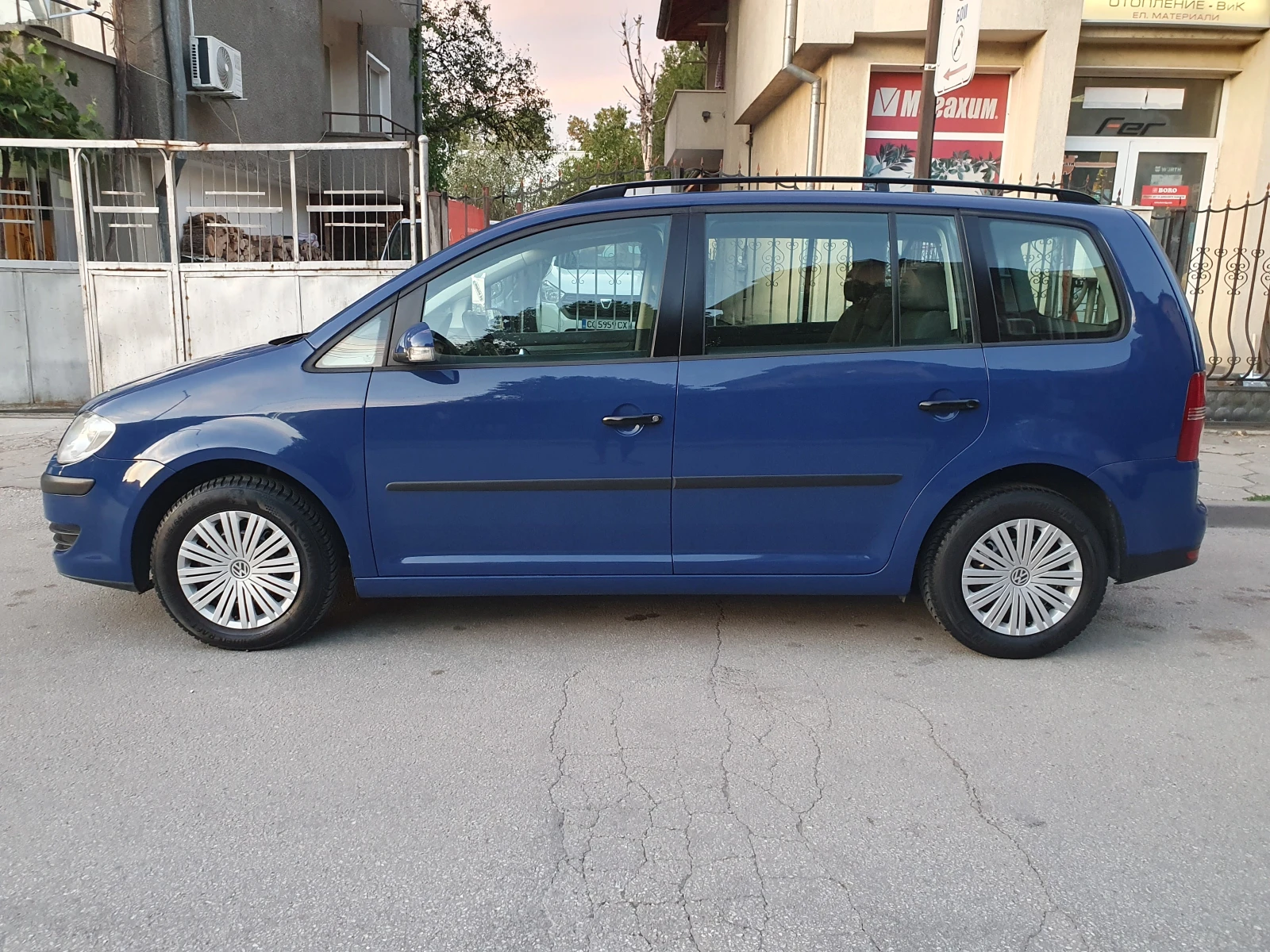 VW Touran 1.6i-102k.s. Face-Lift! - изображение 2
