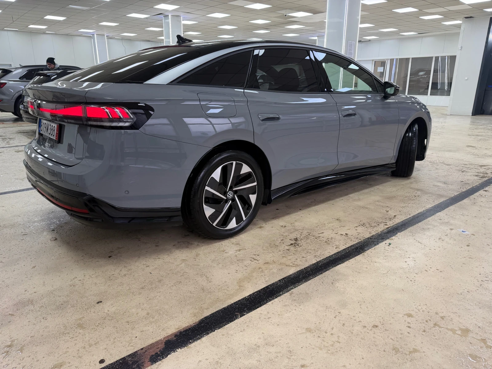 VW ID.7 82 kWh Pro/Head-UP/Pano/Масаж/Подгрев/Обдух/Karman, снимка 3 - Автомобили и джипове - 53602345