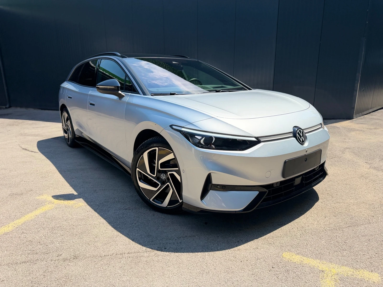 VW ID.7 Tourer PRO Наличен! FULL MAX, снимка 2 - Автомобили и джипове - 54793149
