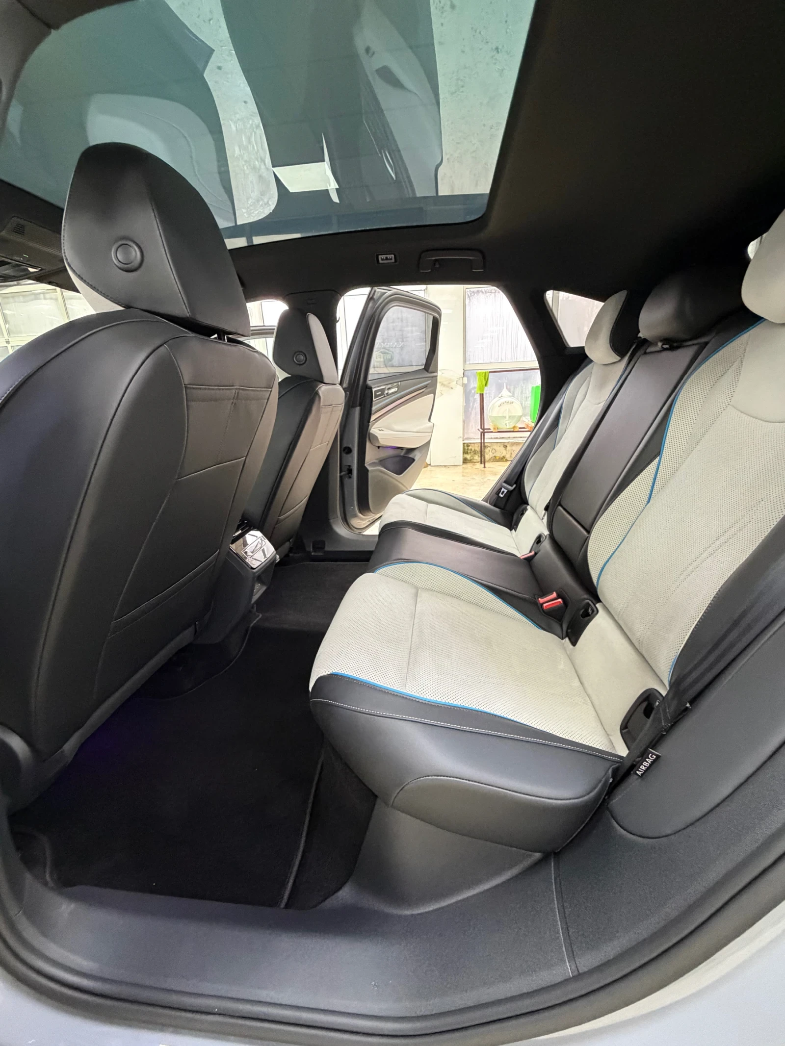 VW ID.7 82 kWh Pro/Head-UP/Pano/Масаж/Подгрев/Обдух/Karman, снимка 10 - Автомобили и джипове - 53602345