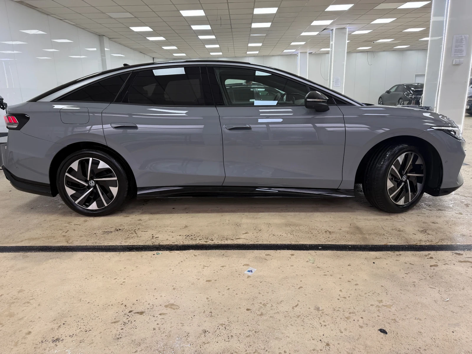 VW ID.7 82 kWh Pro/Head-UP/Pano/Масаж/Подгрев/Обдух/Karman, снимка 5 - Автомобили и джипове - 53602345