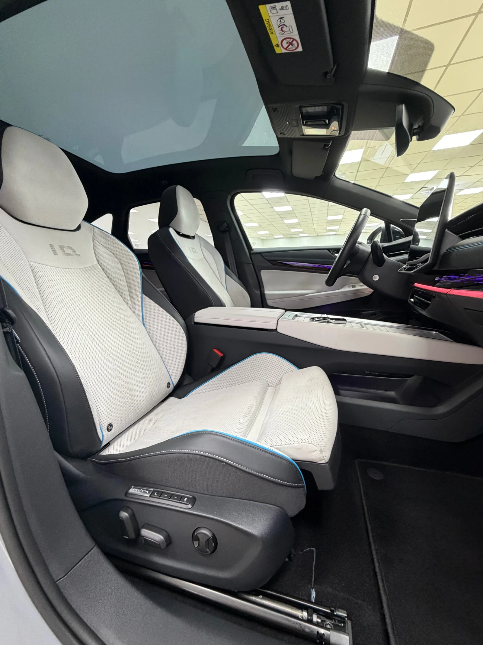 VW ID.7 82 kWh Pro/Head-UP/Pano/Масаж/Подгрев/Обдух/Karman, снимка 11 - Автомобили и джипове - 53602345