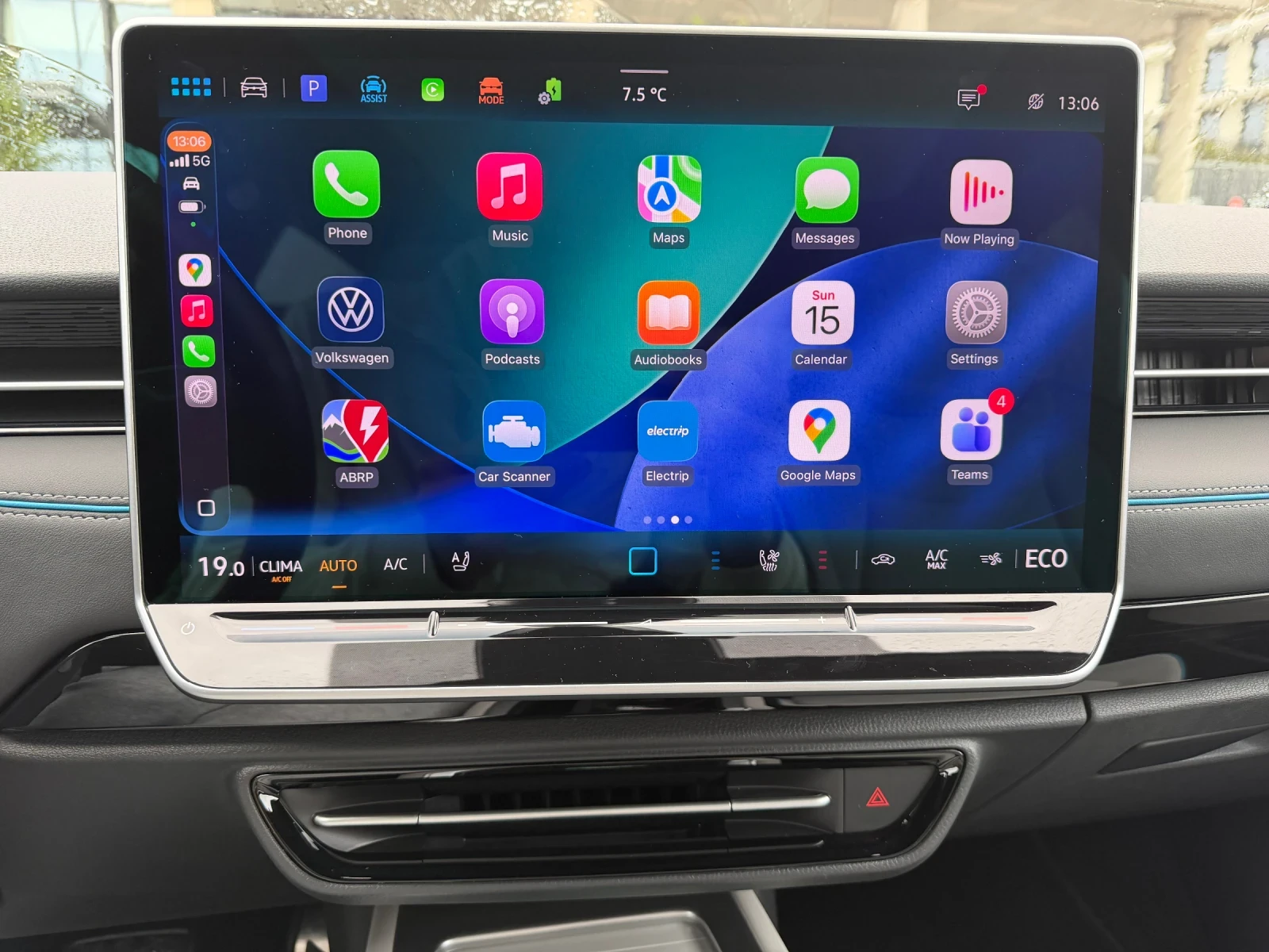 VW ID.7 82 kWh Pro/Head-UP/Pano/Масаж/Подгрев/Обдух/Karman, снимка 14 - Автомобили и джипове - 53602345