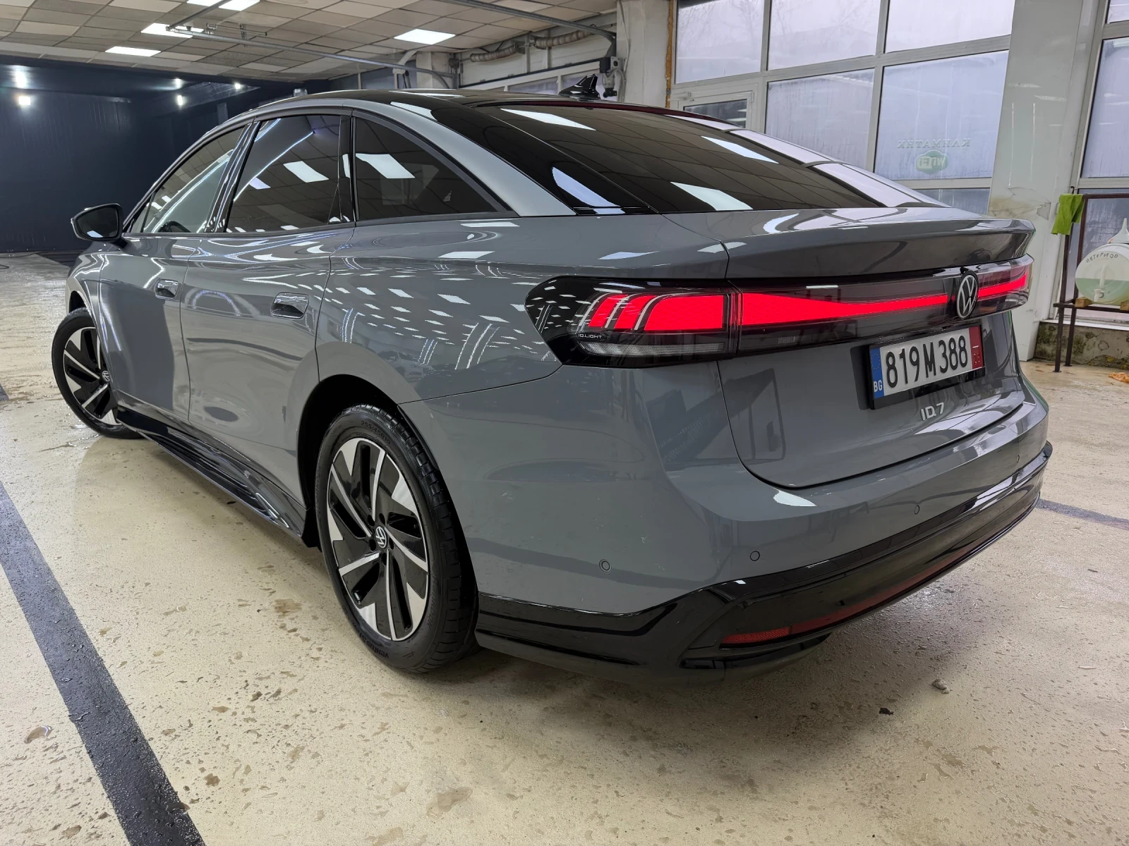 VW ID.7 82 kWh Pro/Head-UP/Pano/Масаж/Подгрев/Обдух/Karman, снимка 4 - Автомобили и джипове - 53602345