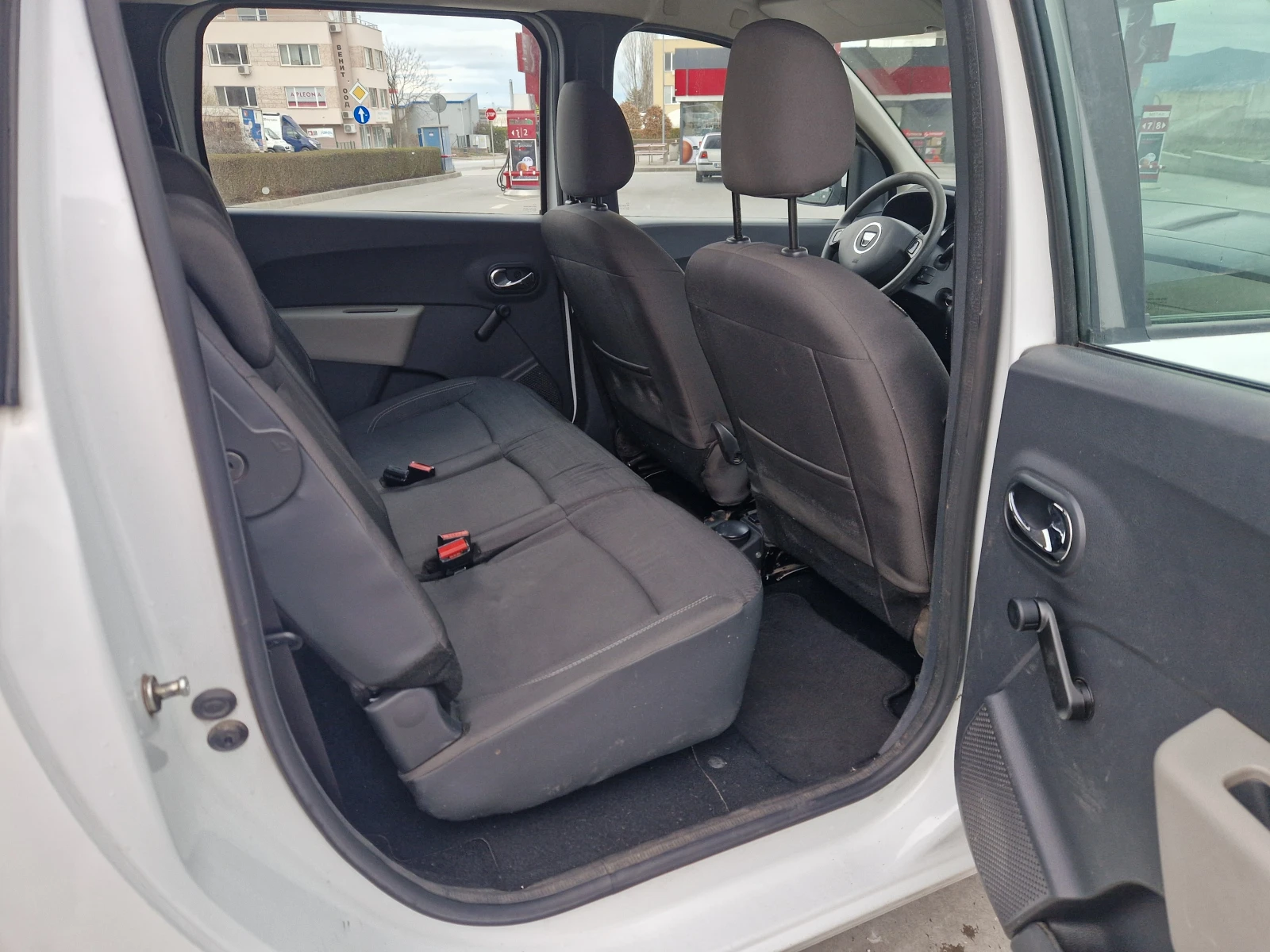 Dacia Lodgy 1.6I/ГАЗ-Бензин/ EU5, снимка 12 - Автомобили и джипове - 53940261