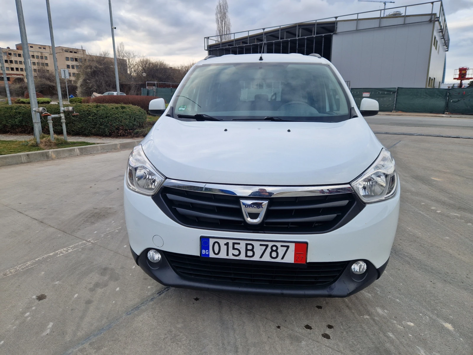 Dacia Lodgy 1.6I/ГАЗ-Бензин/ EU5, снимка 8 - Автомобили и джипове - 53940261