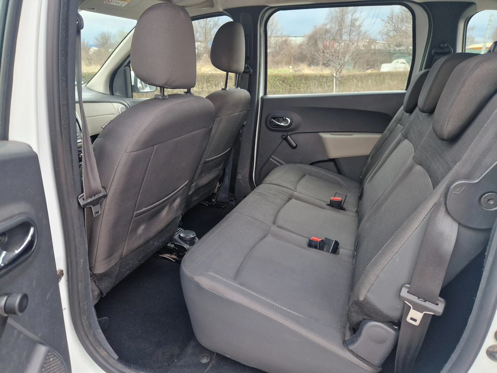 Dacia Lodgy 1.6I/ГАЗ-Бензин/ EU5, снимка 10 - Автомобили и джипове - 53940261