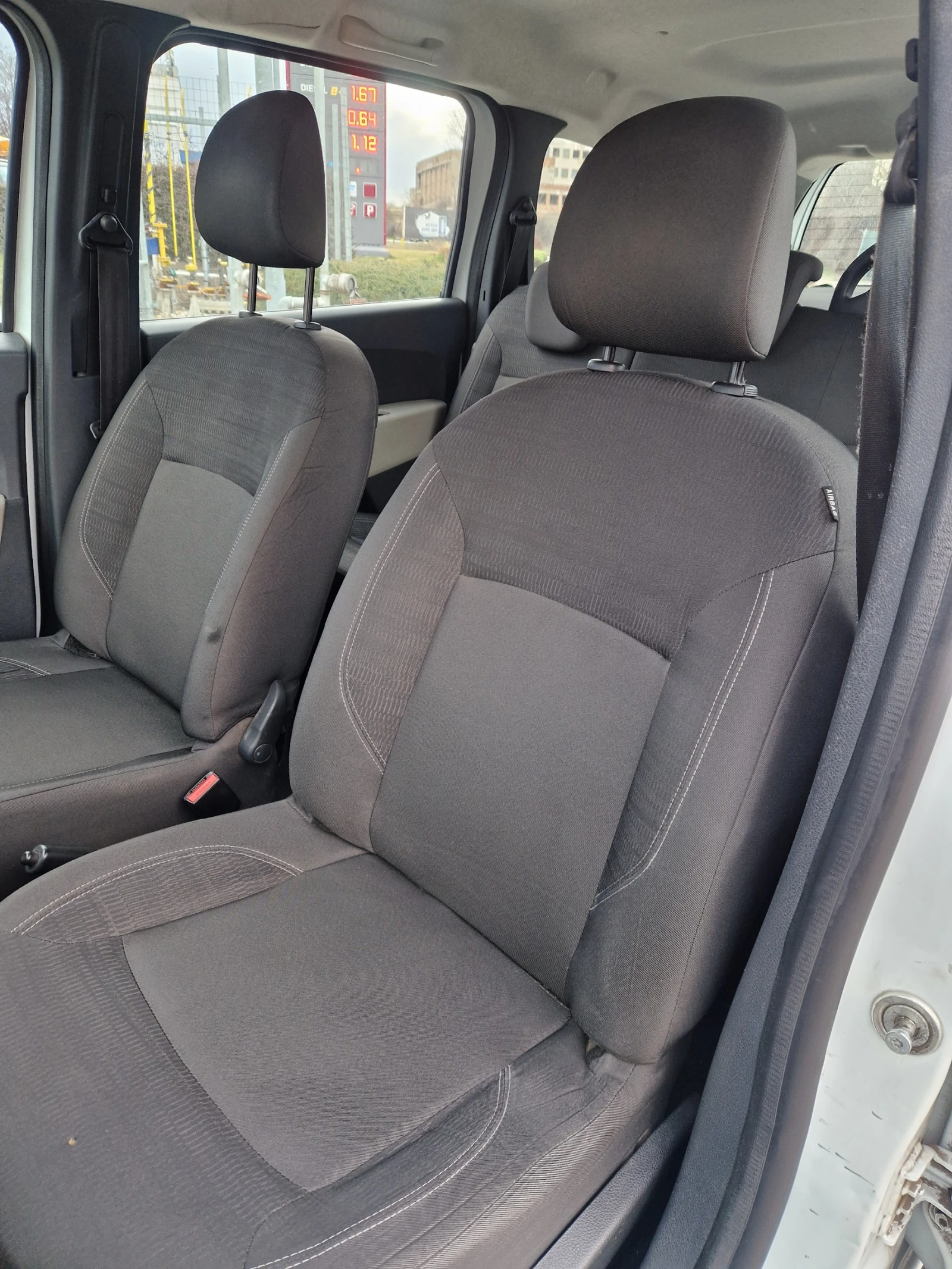 Dacia Lodgy 1.6I/ГАЗ-Бензин/ EU5, снимка 15 - Автомобили и джипове - 53940261