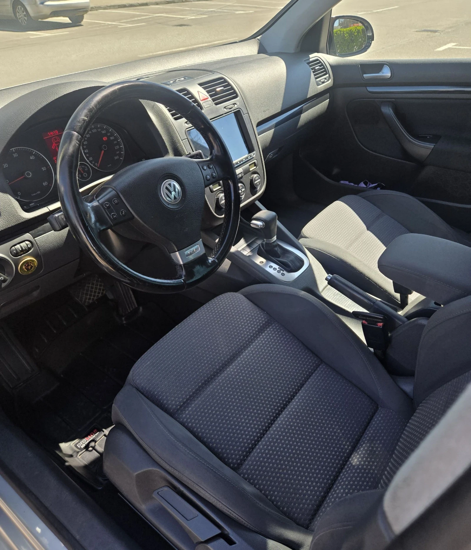 VW Golf 1.9 TDI, снимка 12 - Автомобили и джипове - 54135765