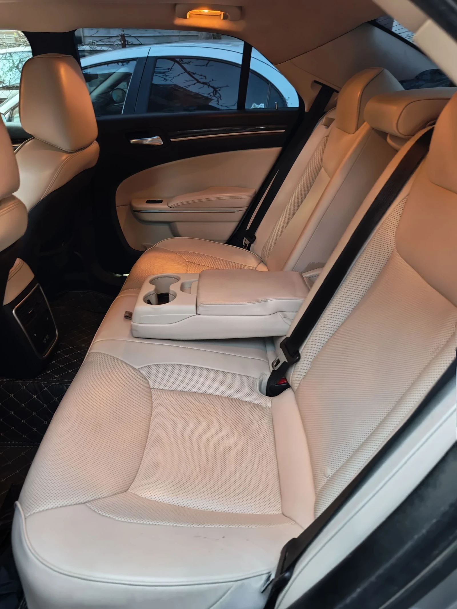 Chrysler 300c 3.6 Limited , снимка 8 - Автомобили и джипове - 54239841