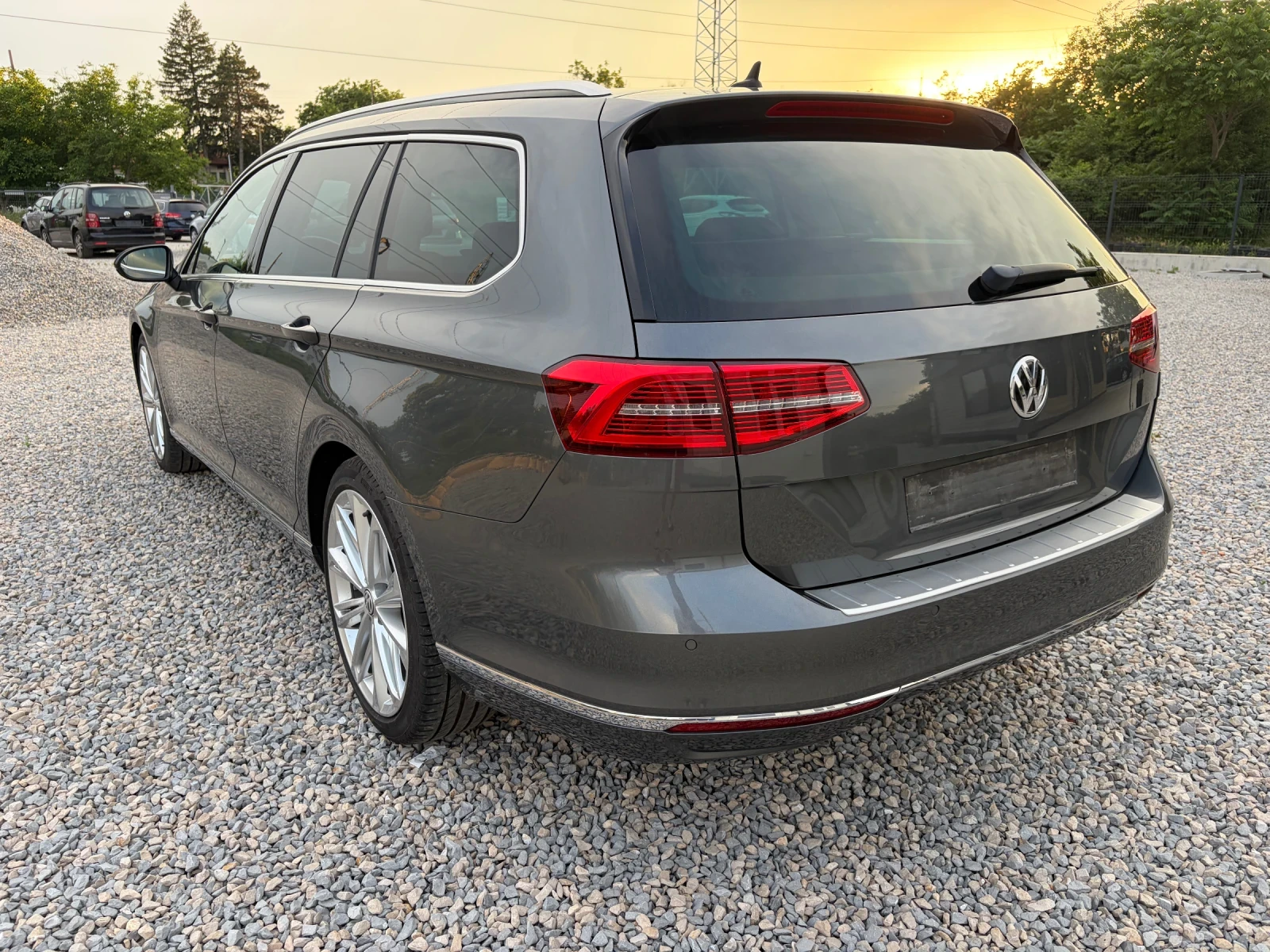 VW Passat 2.0TDI/HIGH LINE/DIGITAL/ПАНОРАМА, снимка 4 - Автомобили и джипове - 54389319