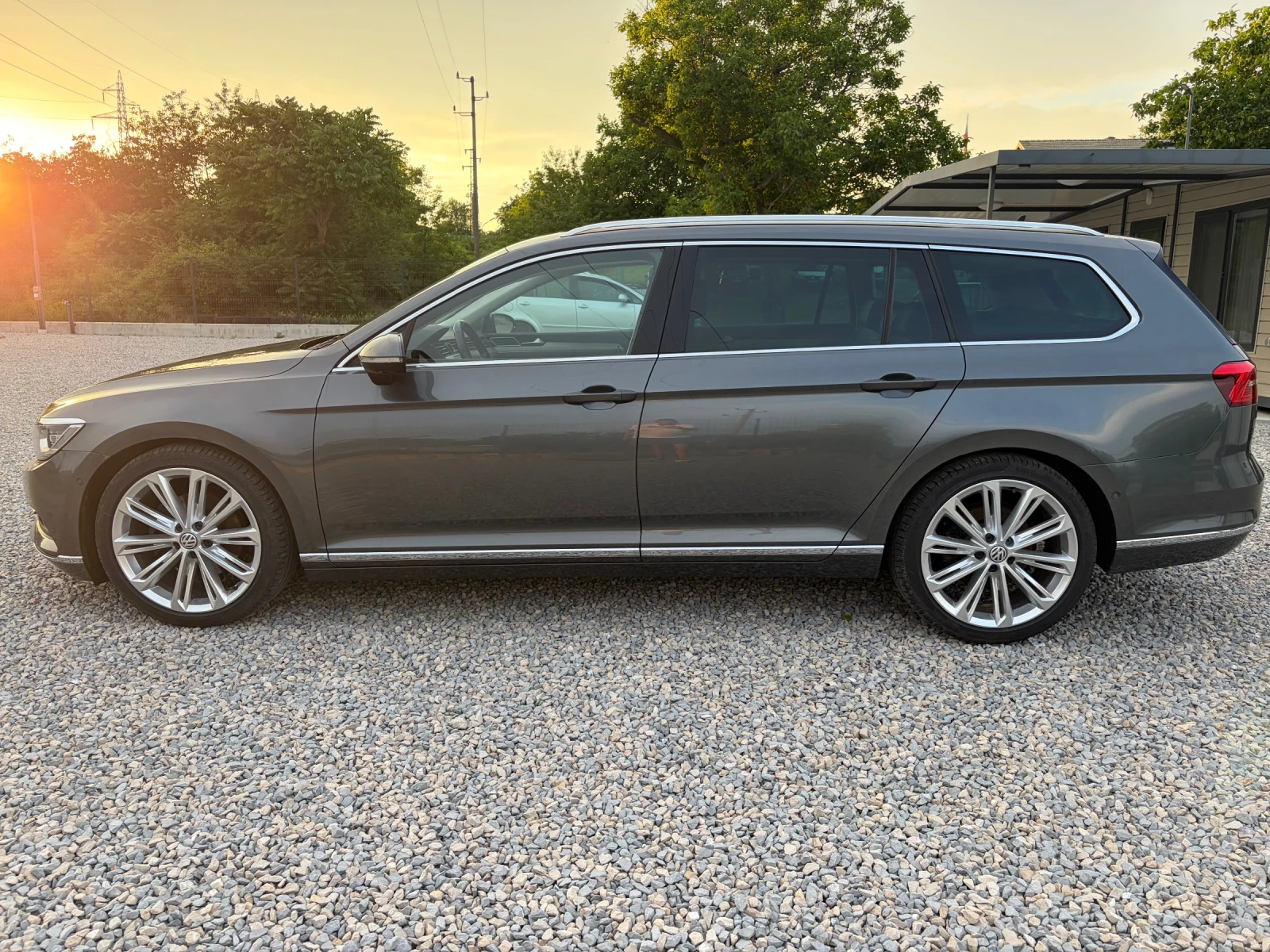 VW Passat 2.0TDI/HIGH LINE/DIGITAL/ПАНОРАМА, снимка 3 - Автомобили и джипове - 54389319