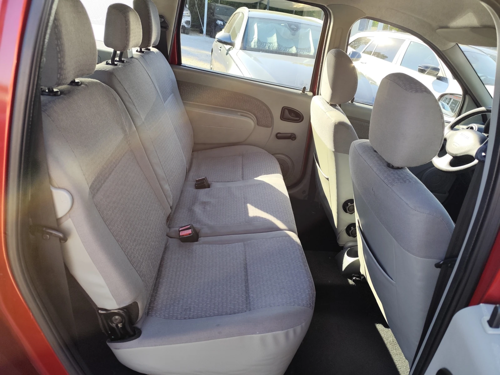 Dacia Logan 1.6i* MCV* LAUREATE* KLIMA* , снимка 11 - Автомобили и джипове - 54686110
