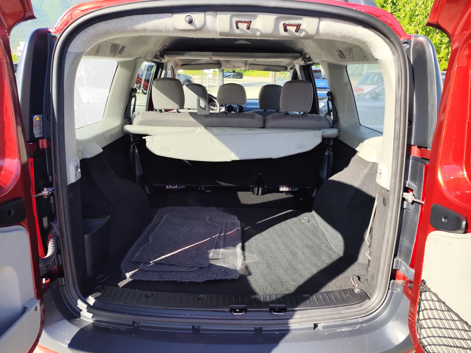 Dacia Logan 1.6i* MCV* LAUREATE* KLIMA* , снимка 14 - Автомобили и джипове - 54686110