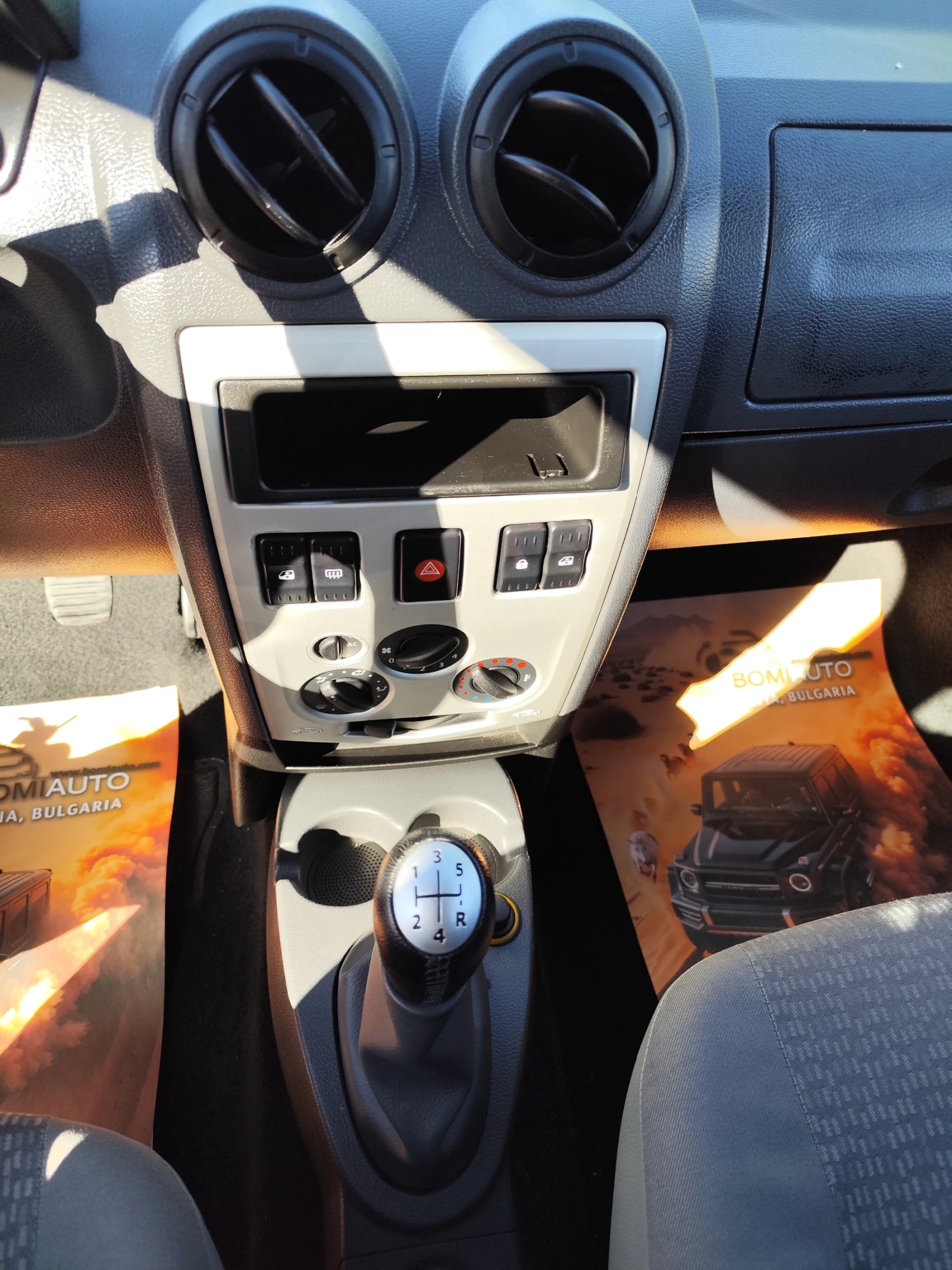 Dacia Logan 1.6i* MCV* LAUREATE* KLIMA* , снимка 9 - Автомобили и джипове - 54686110