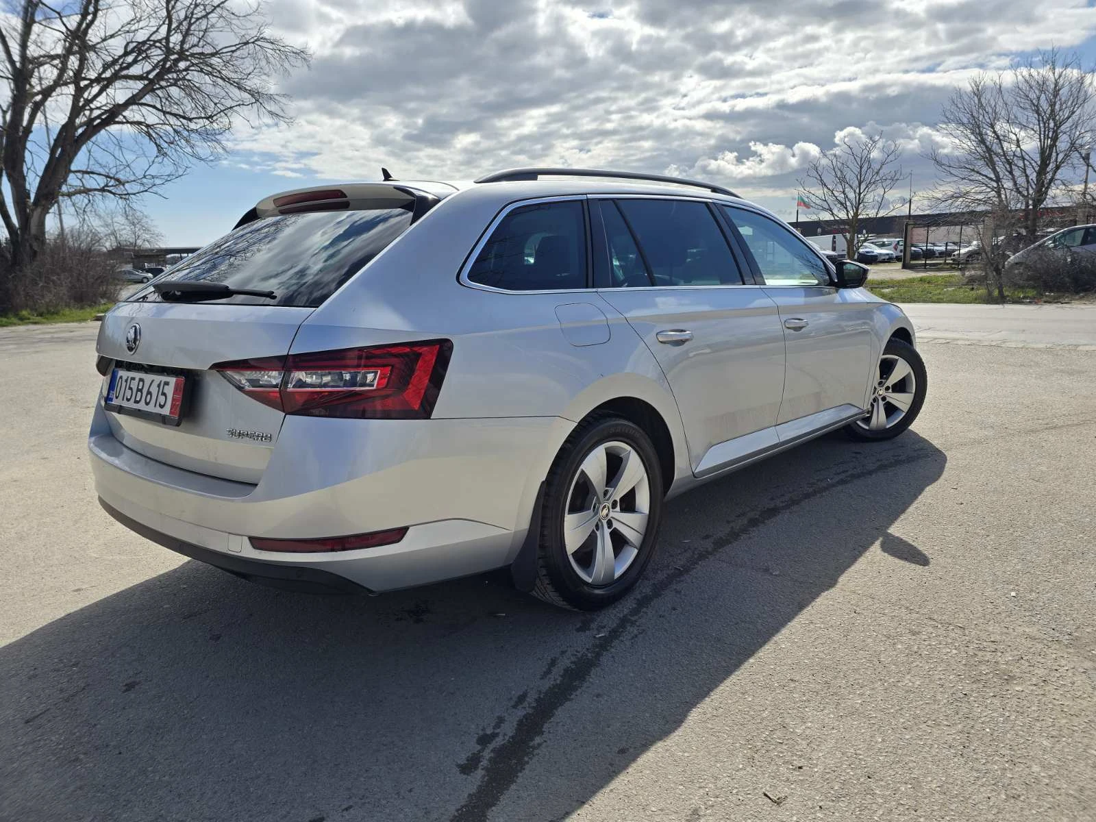 Skoda Superb DISTRONIK/2.0tdi/150hp, снимка 6 - Автомобили и джипове - 54816729