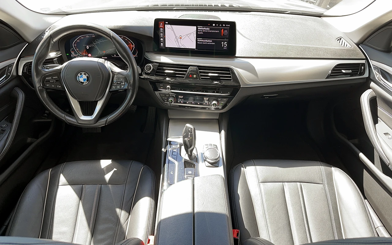 BMW 530 d xDrive Touring LCI, снимка 5 - Автомобили и джипове - 54912272