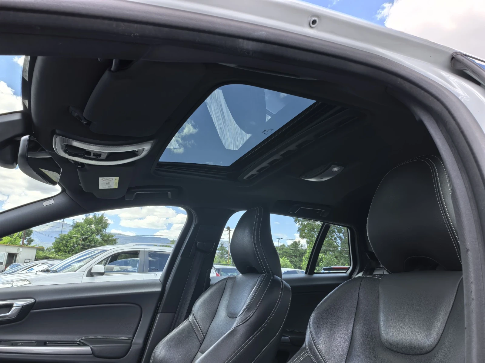Volvo V60 2.0 D5 225к.с Twin Engine Plug-in Hybrid AWD, снимка 16 - Автомобили и джипове - 55143624