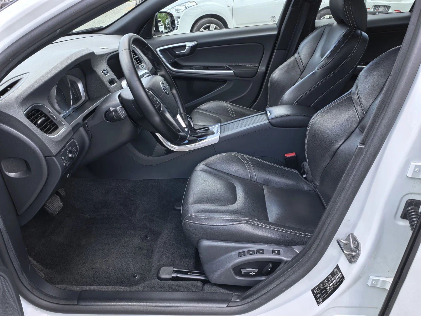 Volvo V60 2.0 D5 225�.� Twin Engine Plug-in Hybrid AWD | Mobile.bg � ����������� 14