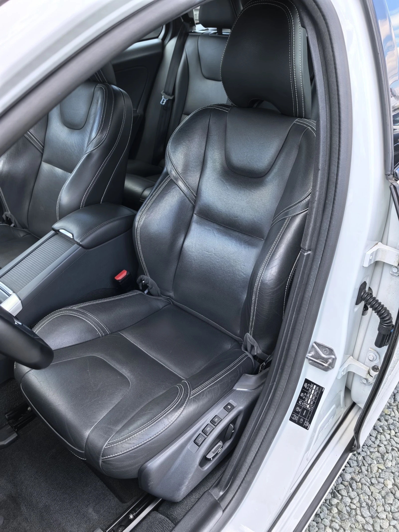 Volvo V60 2.0 D5 225�.� Twin Engine Plug-in Hybrid AWD | Mobile.bg � ����������� 15