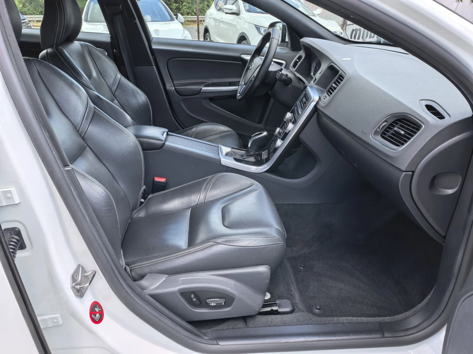 Volvo V60 2.0 D5 225�.� Twin Engine Plug-in Hybrid AWD | Mobile.bg � ����������� 12