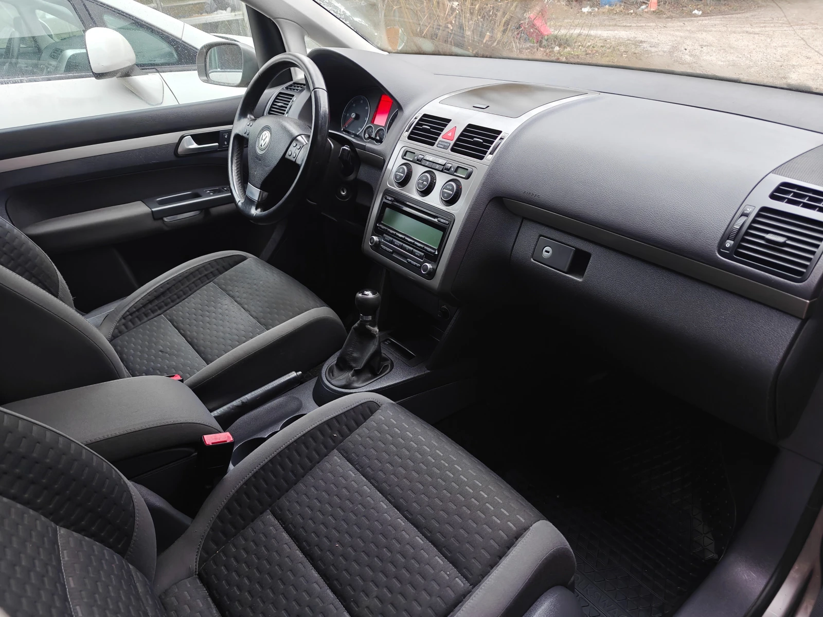 VW Touran, снимка 5 - Автомобили и джипове - 55382469