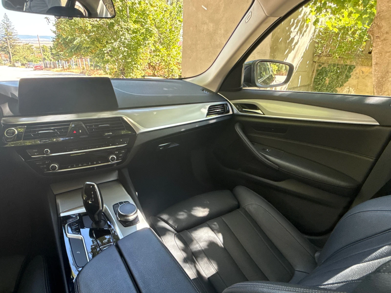 BMW 530 i | Led Adaptive | Подгрев | Напълно Обслужена | , снимка 13 - Автомобили и джипове - 55779294