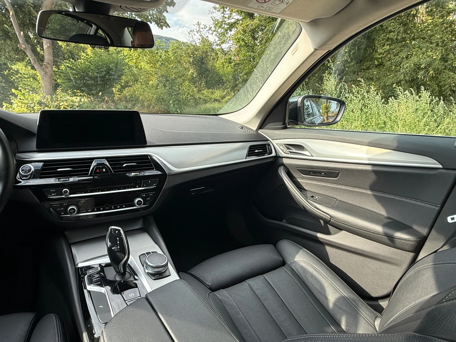 BMW 530 i | Led Adaptive | Подгрев | Напълно Обслужена | , снимка 13 - Автомобили и джипове - 55782732