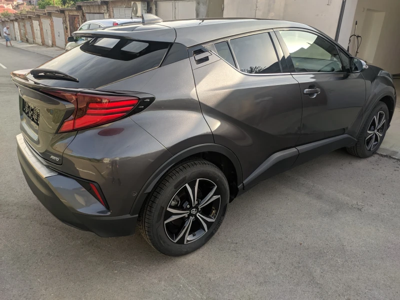 Toyota C-HR 1.2i* 30661км* 4x4* FACELIFT* Гаранция, снимка 4 - Автомобили и джипове - 49292391