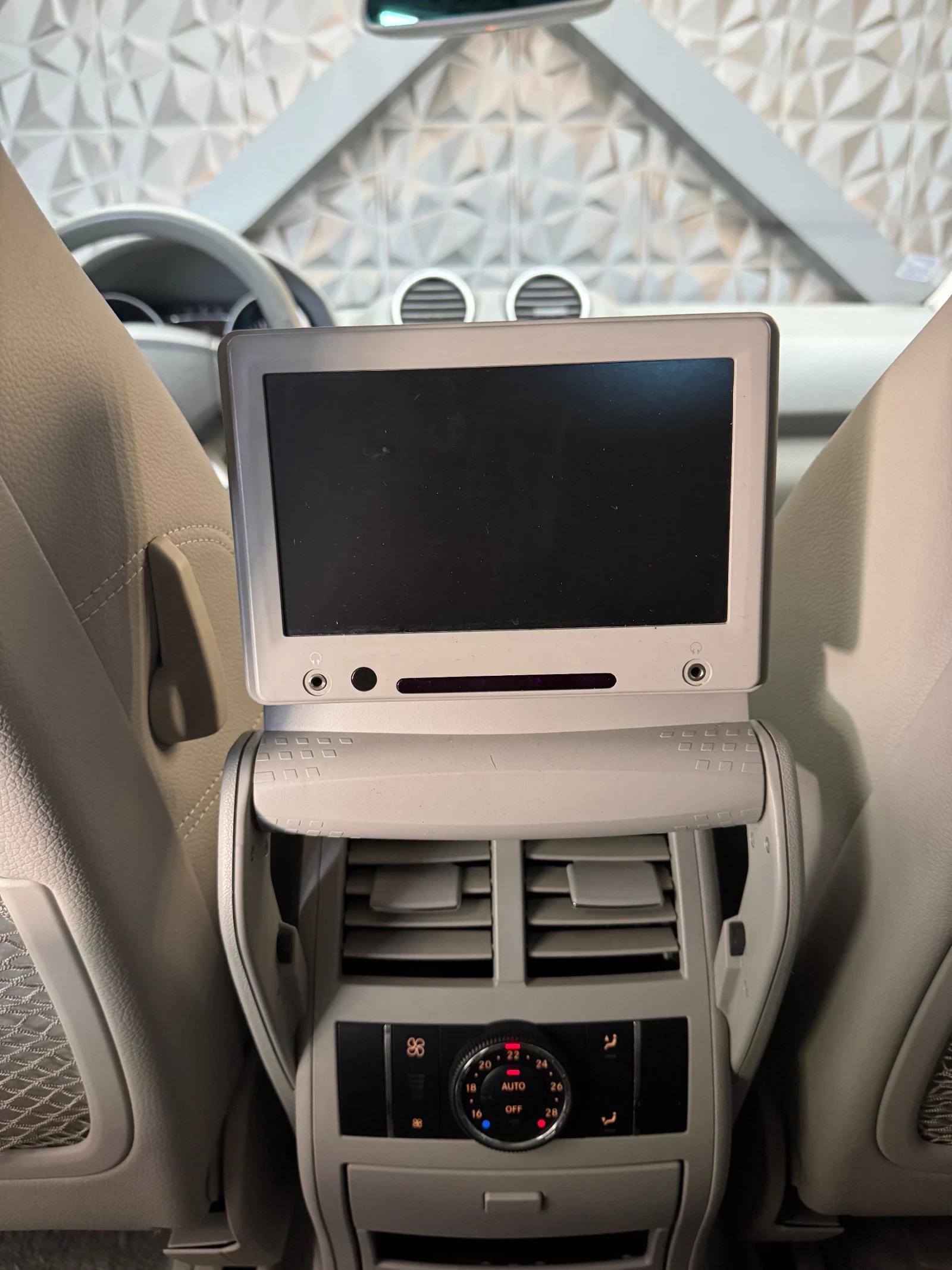 Mercedes-Benz ML 350 4 MATIC * HARMAN/KARDON * TV - изображение 6