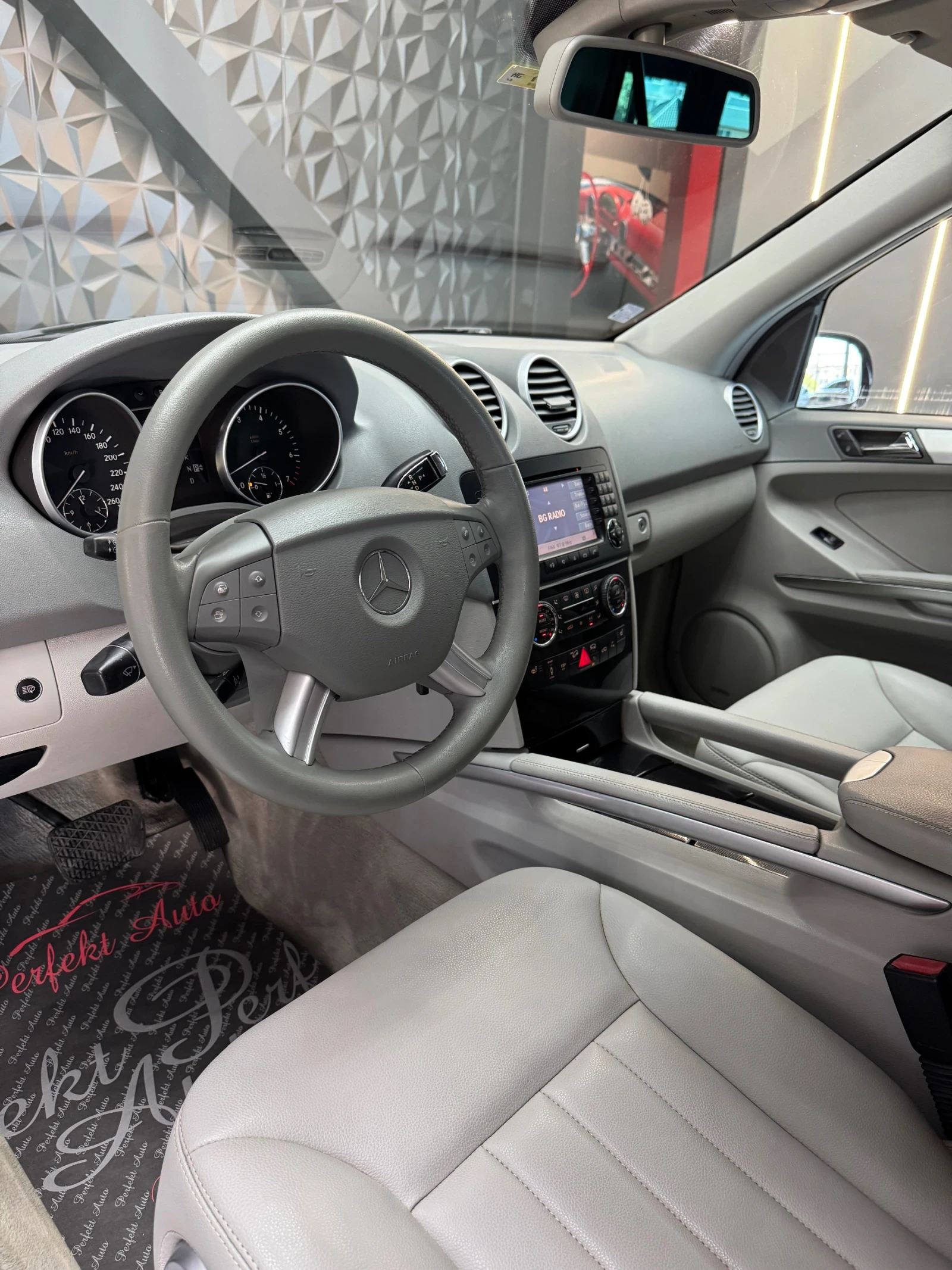 Mercedes-Benz ML 350 4 MATIC * HARMAN/KARDON * TV - изображение 8