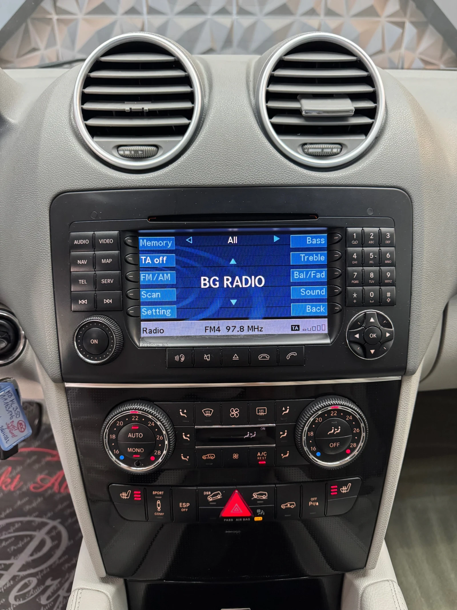 Mercedes-Benz ML 350 4 MATIC * HARMAN/KARDON * TV - изображение 9