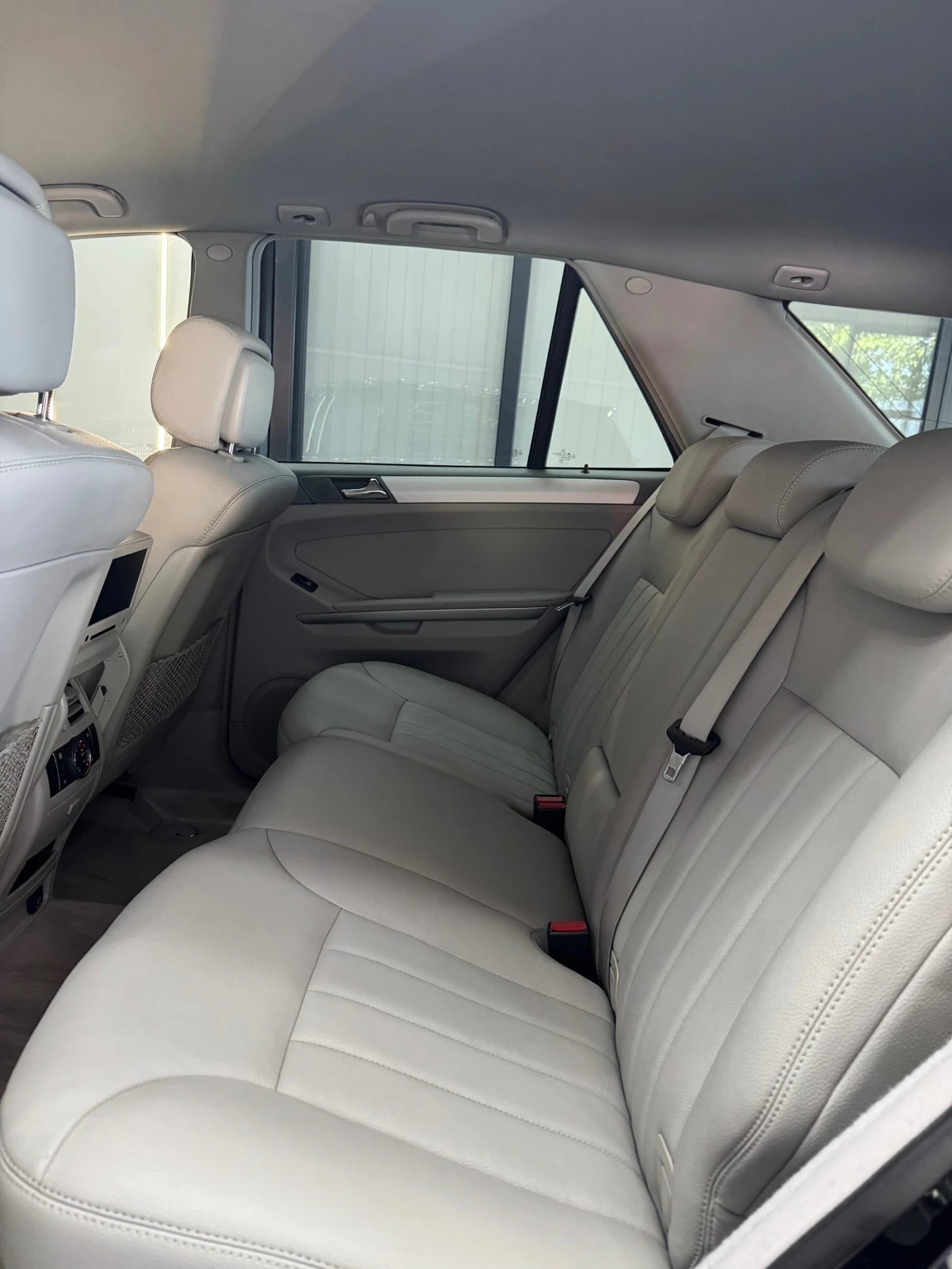Mercedes-Benz ML 350 4 MATIC * HARMAN/KARDON * TV - изображение 5