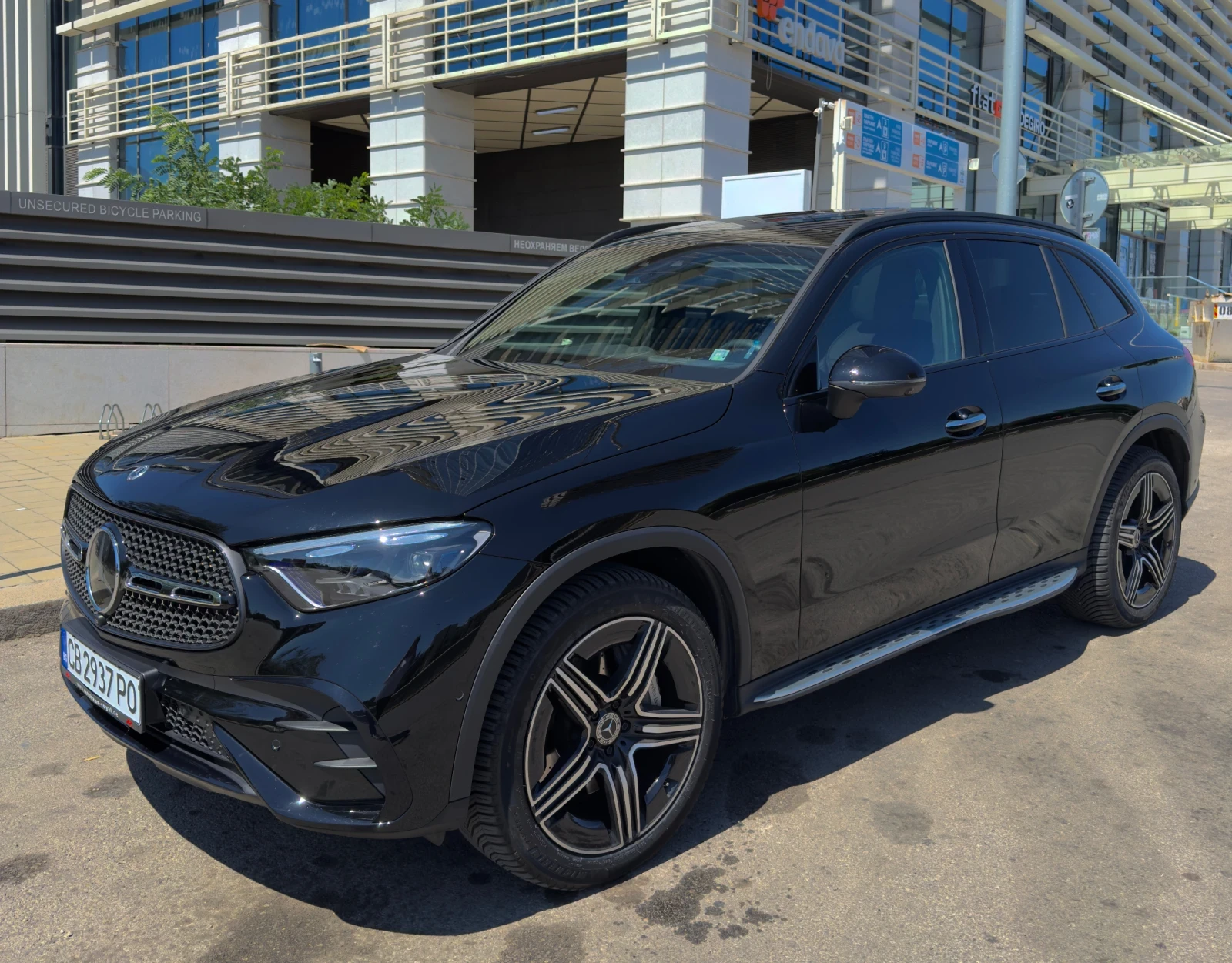 Mercedes-Benz GLC 220  AMG line - PANO - Гаранция до 2026  - изображение 2