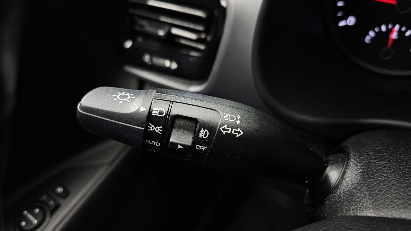 Kia Stonic 1.6 Prestige autogeorge.com, снимка 17 - Автомобили и джипове - 54136472