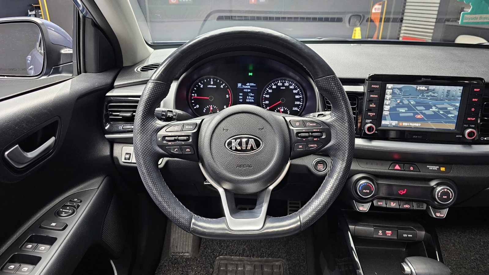 Kia Stonic 1.6 Prestige autogeorge.com, снимка 12 - Автомобили и джипове - 54136472