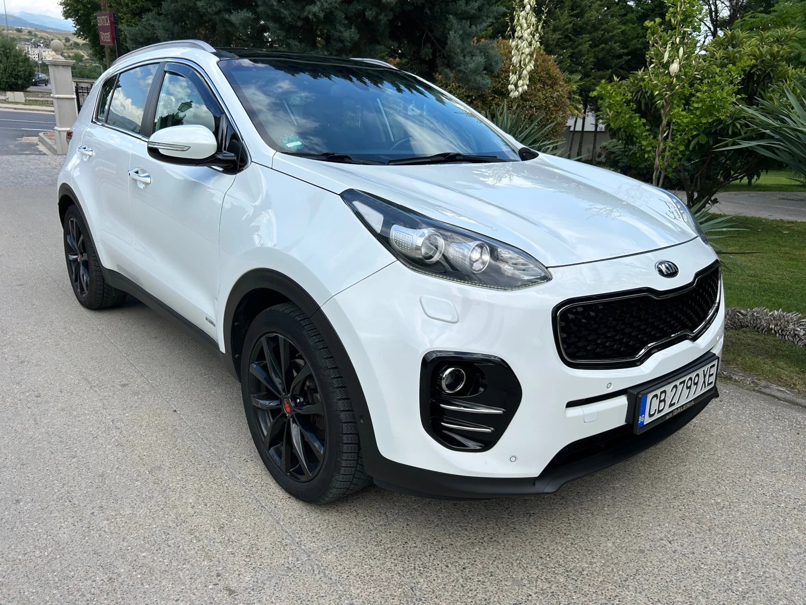 Kia Sportage 2.0CRDI 4x4 ПАНОРАМА ТОП, снимка 3 - Автомобили и джипове - 54717613
