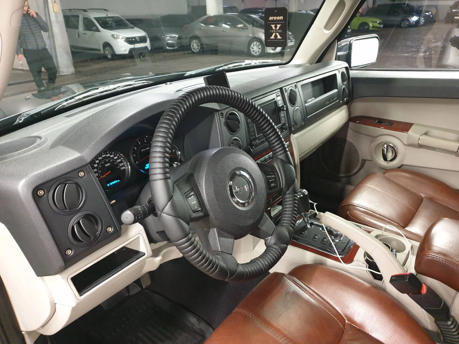 Jeep Commander Limited, снимка 10 - Автомобили и джипове - 55858165