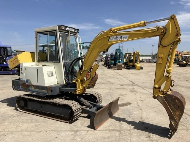 Багер Takeuchi TB350 JAPAN -  ОЧАКВАН 15.09.2026!!!, снимка 2 - Индустриална техника - 54347614