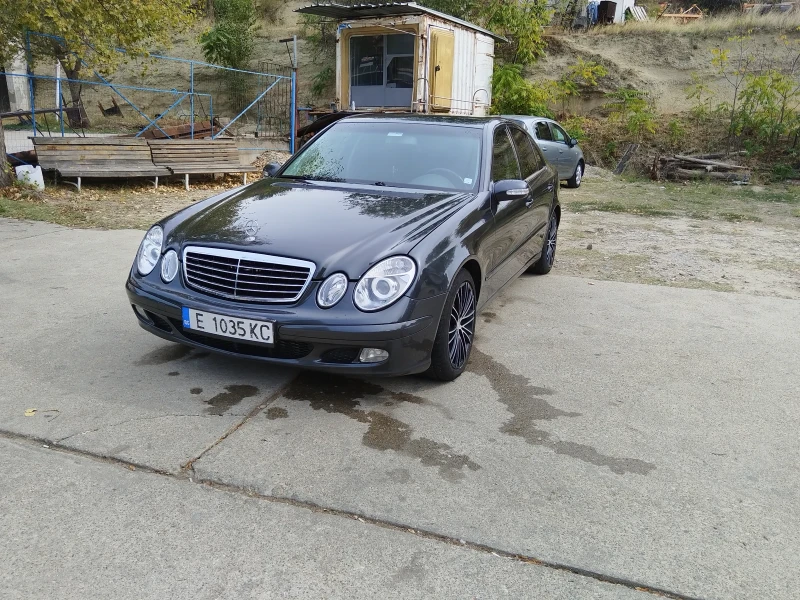 Mercedes-Benz E 220, снимка 4 - Автомобили и джипове - 47565671