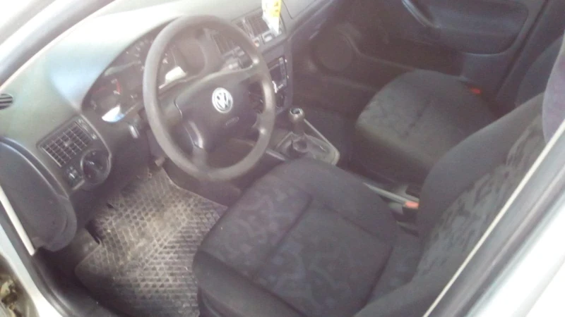 VW Golf, снимка 4 - Автомобили и джипове - 52788664