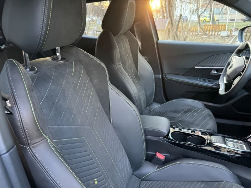 Peugeot 2008 GT, снимка 9 - Автомобили и джипове - 52990700