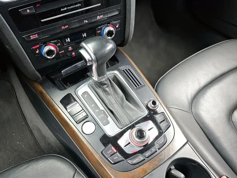 Audi A4 2.0 TDI Quattro, снимка 17 - Автомобили и джипове - 55009829