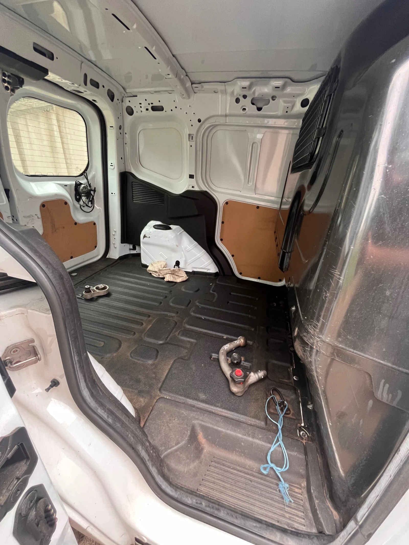 Ford Courier 1.5tdci 75кс  /сваляем теглич / климатик  | Mobile.bg — изображение 11